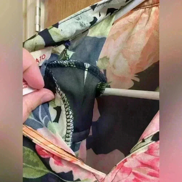 Flying Tomato Sheer  Floral Top Long Balloon Sleeves Black Sz S Button Neck - Picture 10 of 10